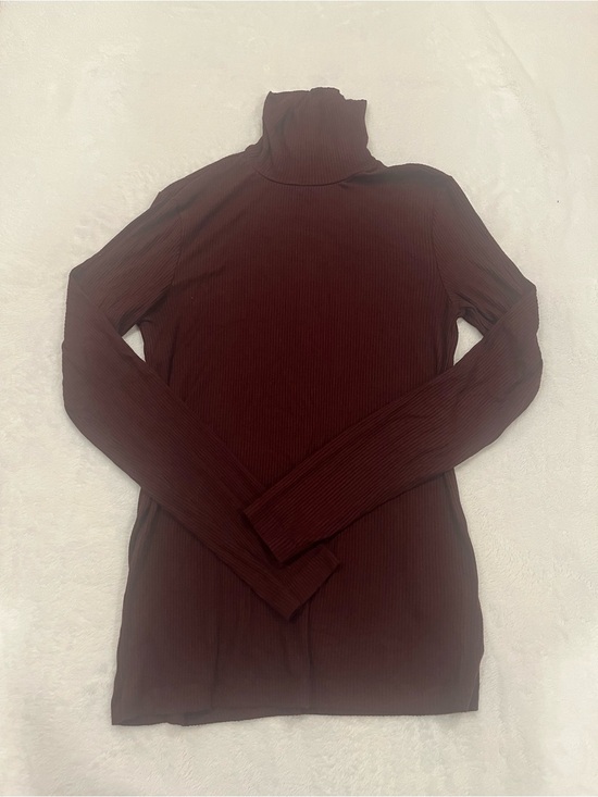 H&M Tops - H&M Basics Ribbed Turtleneck Long Sleeve Burgundy Top - Size Small